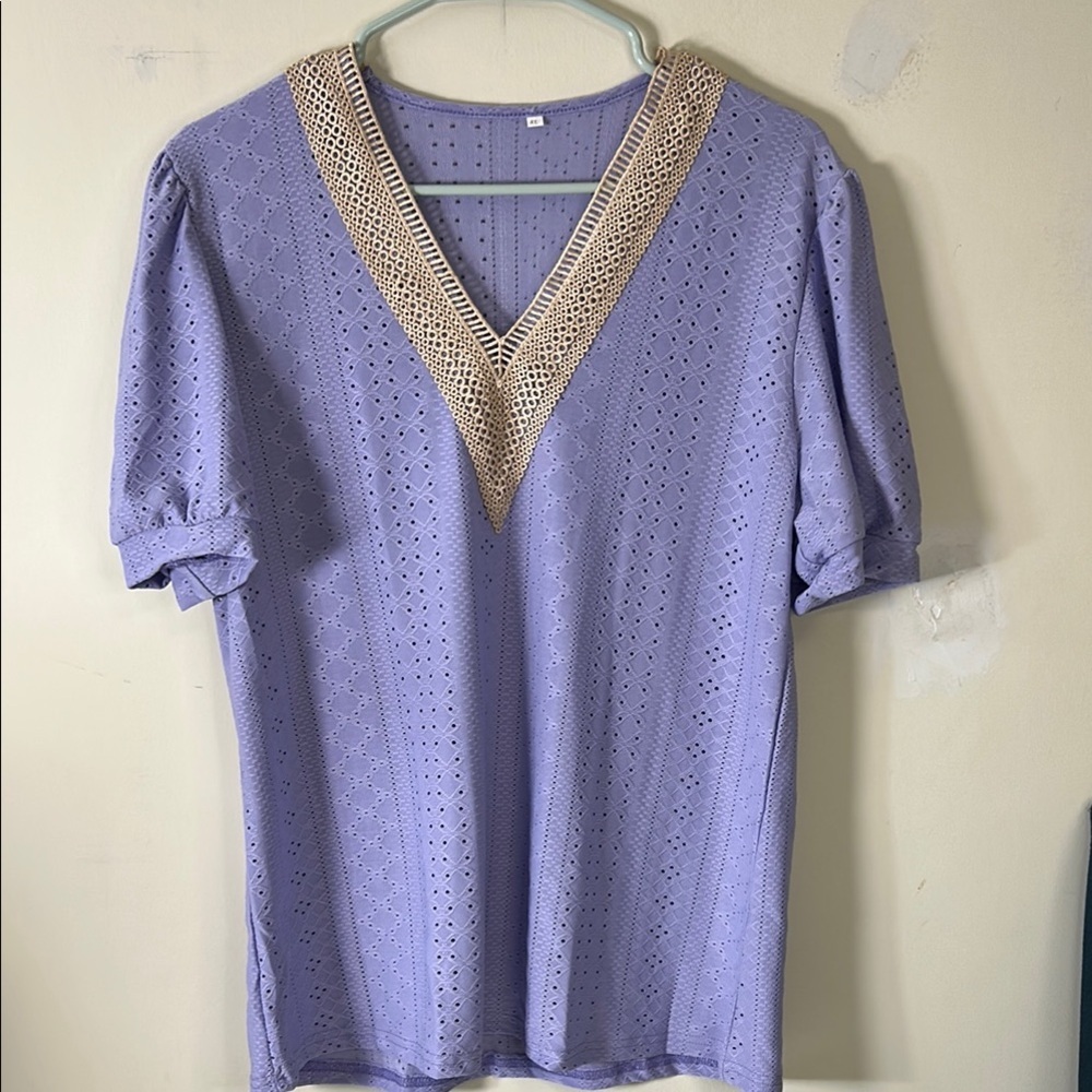 Lavender Eyelet‎ V-Neck Top Boutique Brand Size XL